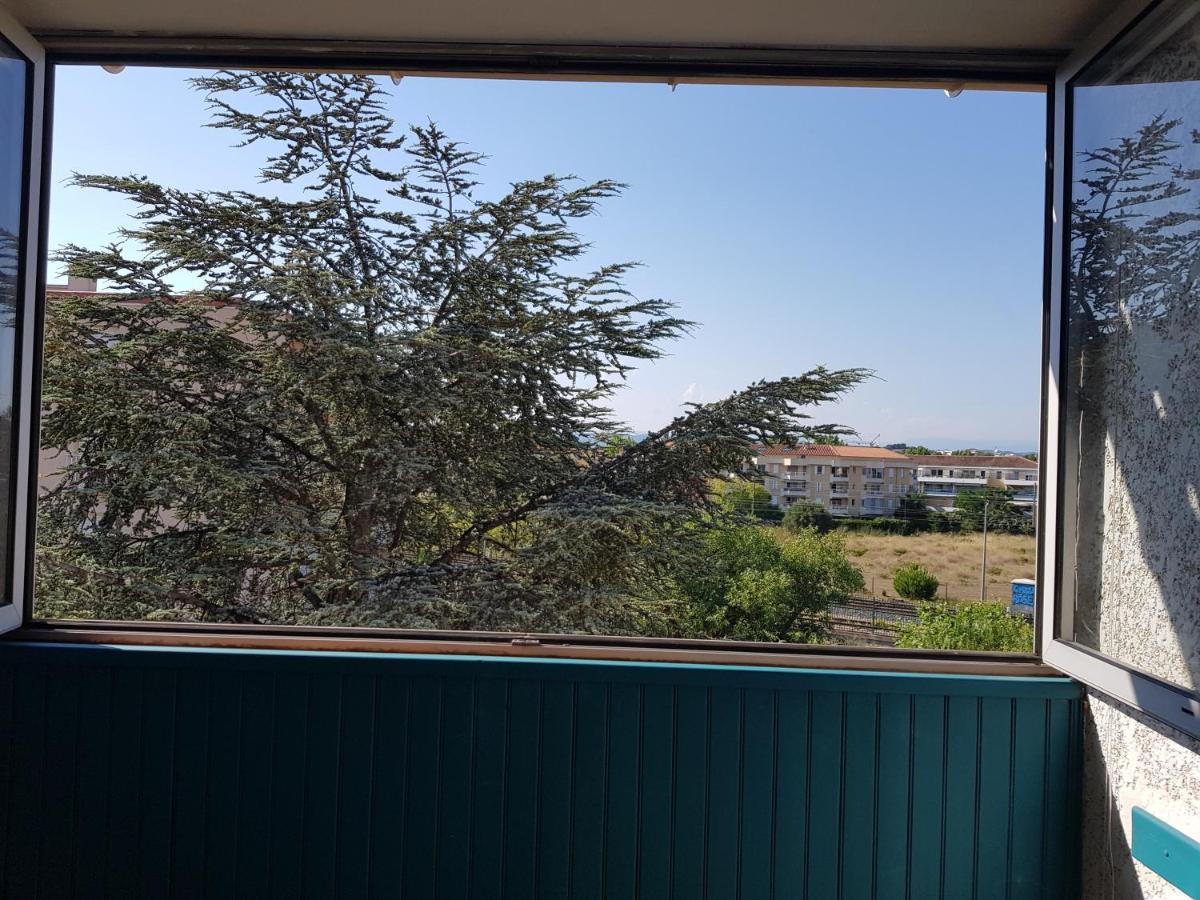 Appartement Avec Agreable Loggia Dans Residence Privee Fréjus Exterior foto